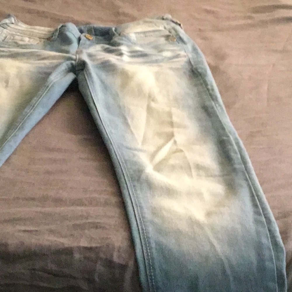 Light Blue Jeans - Picture 2 of 4